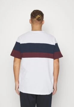 Pier One T-Shirts Med Print - White 10 Pier One T-Shirts Med Print - White -Pier One 40f51fd857f7475f9c33def94567c748