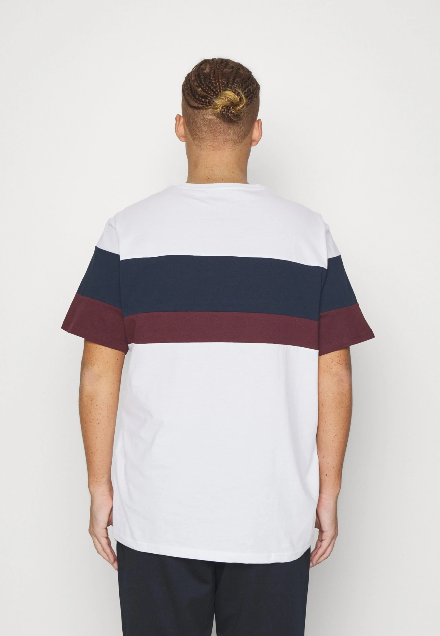 Pier One T-Shirts Med Print - White 5 Pier One T-Shirts Med Print - White - Bilde 3