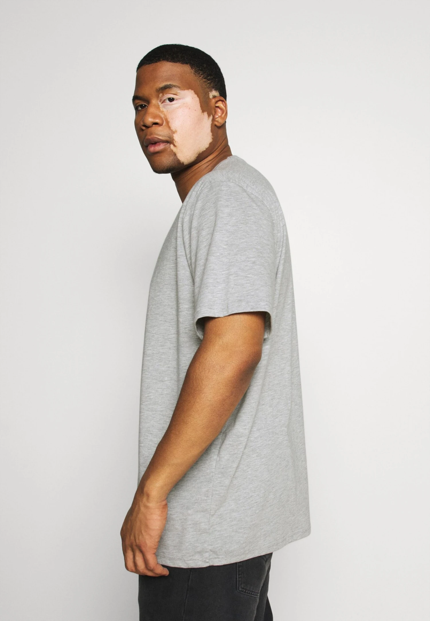 Pier One 5 Pack - T-Shirts - Khaki/Grey/Dark Blue 4 Pier One 5 Pack - T-Shirts - Khaki/Grey/Dark Blue - Bilde 2