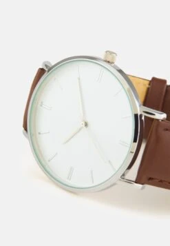 Pier One Unisex - Klokke - Brown 9 Pier One Unisex - Klokke - Brown -Pier One 4f1c6bbcacda485eb81e287421339e84