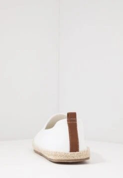 Pier One Rena Espadrille Unisex - Loafers - White 11 Pier One Rena Espadrille Unisex - Loafers - White -Pier One 4f1c7dae0cbb47efaca02a71fb79d125