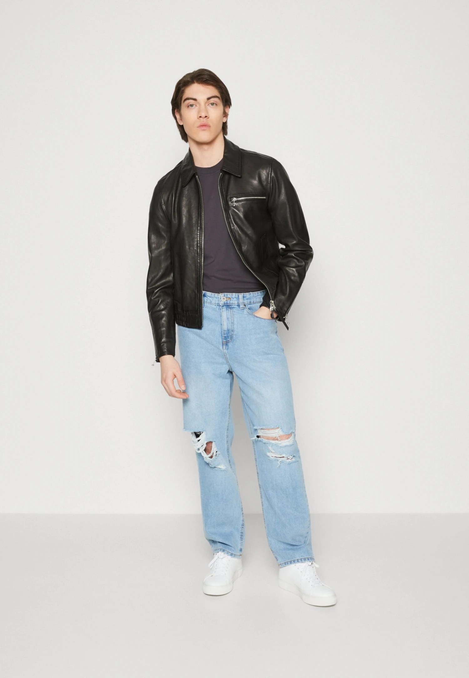 Pier One Distress On Knees - Jeans Relaxed Fit - Light Blue Denim 4 Pier One Distress On Knees - Jeans Relaxed Fit - Light Blue Denim - Bilde 2