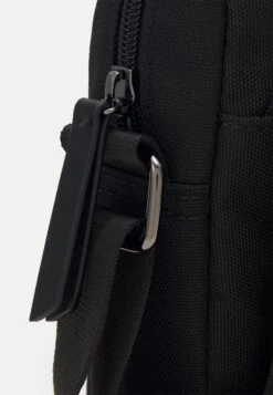 Pier One Unisex - Skulderveske - Black 9 Pier One Unisex - Skulderveske - Black -Pier One 6015a635267a4538aeda73eaf2b65393