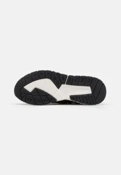 Pier One Unisex - Joggesko - Black -Pier One 631ed858c07d492fab7852eeec4dc5a9