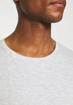 Pier One 5 Pack - T-Shirts - Black/White/Light Grey 18 Pier One 5 Pack - T-Shirts - Black/White/Light Grey -Pier One 781514b98ac940a2934d4a3cf6c9ca05