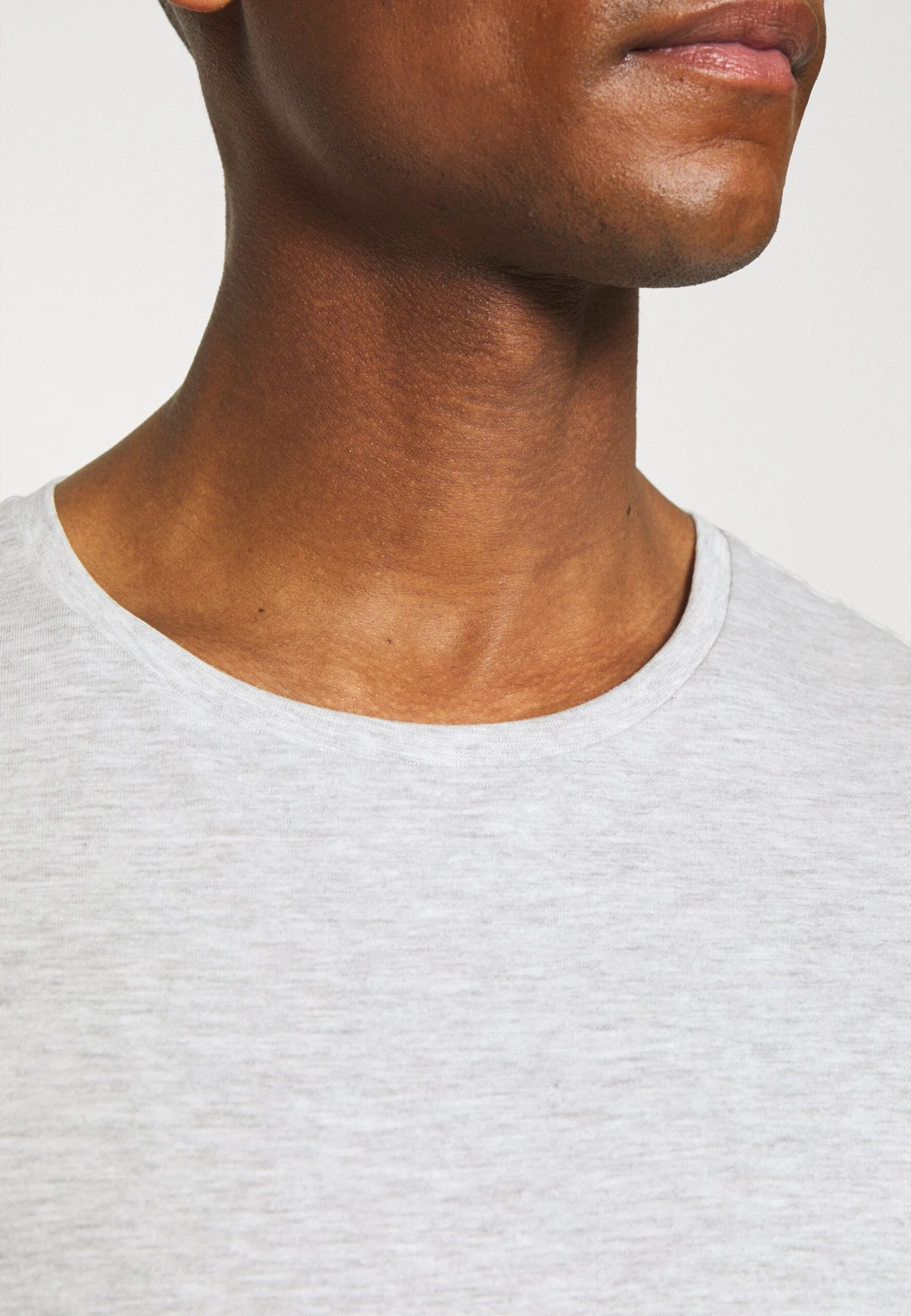 Pier One 5 Pack - T-Shirts - Black/White/Light Grey 9 Pier One 5 Pack - T-Shirts - Black/White/Light Grey - Bilde 7