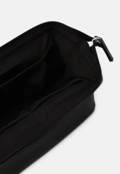 Pier One Toalettmappe - 802 - Black -Pier One 7aa537de0d9045aaa803a044e8f7ffbf