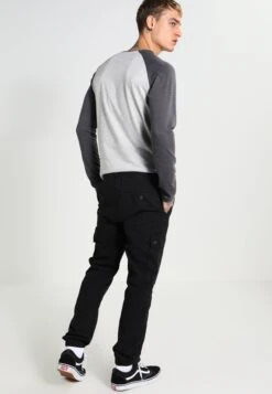 Pier One Cargobukse - Black -Pier One 9b6505bb0b474bfa897c268f418c4924