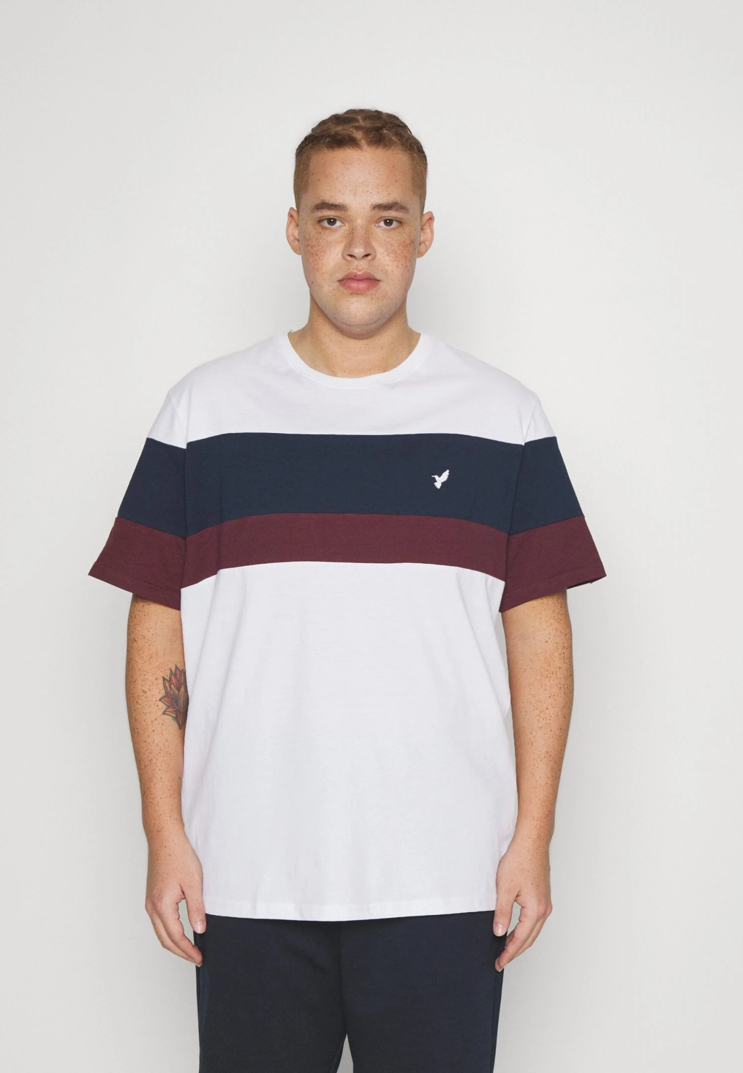 Pier One T-Shirts Med Print - White 3 Pier One T-Shirts Med Print - White