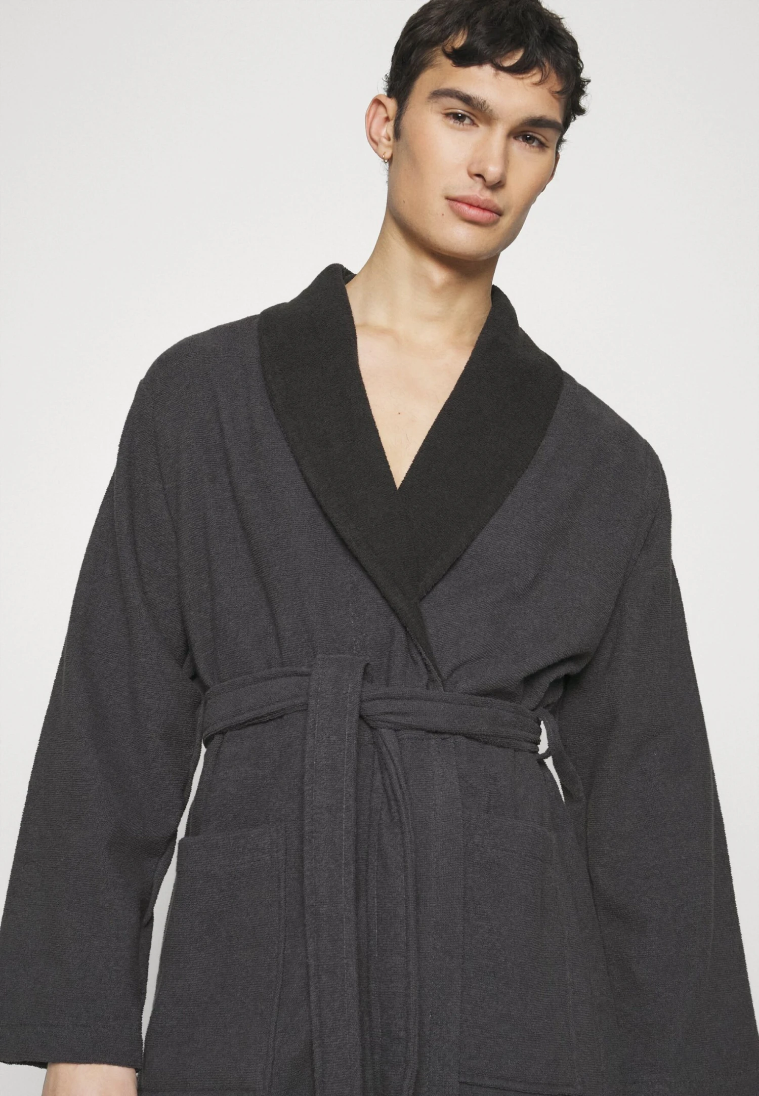 Pier One Shawl Towel Bathrobe - Badekåpe - Dark Grey 6 Pier One Shawl Towel Bathrobe - Badekåpe - Dark Grey - Bilde 4