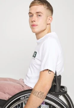 Pier One T-Shirts Med Print - White -Pier One b46050b6d0524e78959f84d60a5084d0