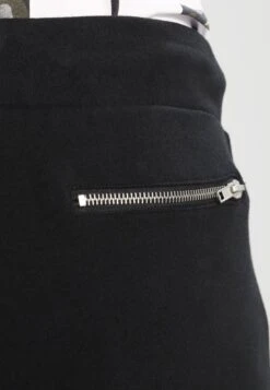 Pier One Biker Jogger - Joggebukse - Black -Pier One d14f4d3e23264a23856a525cf94a989d