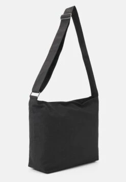 Pier One -Pier One dee666dc0ecf4a279793d725ae73e50c