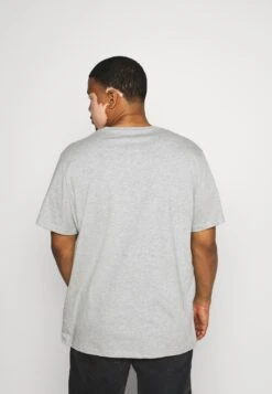 Pier One 5 Pack - T-Shirts - Khaki/Grey/Dark Blue 10 Pier One 5 Pack - T-Shirts - Khaki/Grey/Dark Blue -Pier One ec3697a3377045a681099b809ac45742