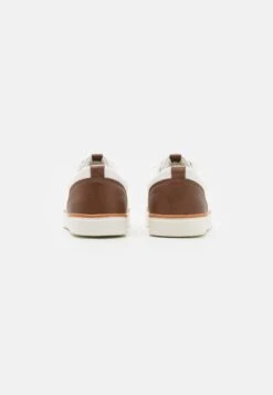 Pier One Joggesko - White -Pier One ff064da9567c43bcb33a4777d785b6df